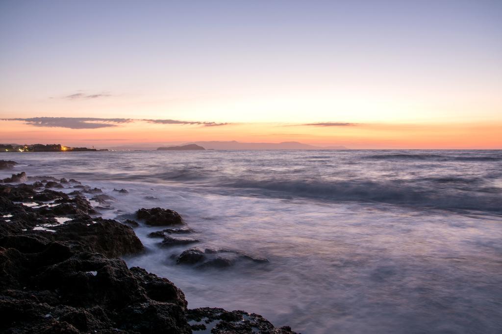 Ocean Waves Hotel Chania  Buitenkant foto