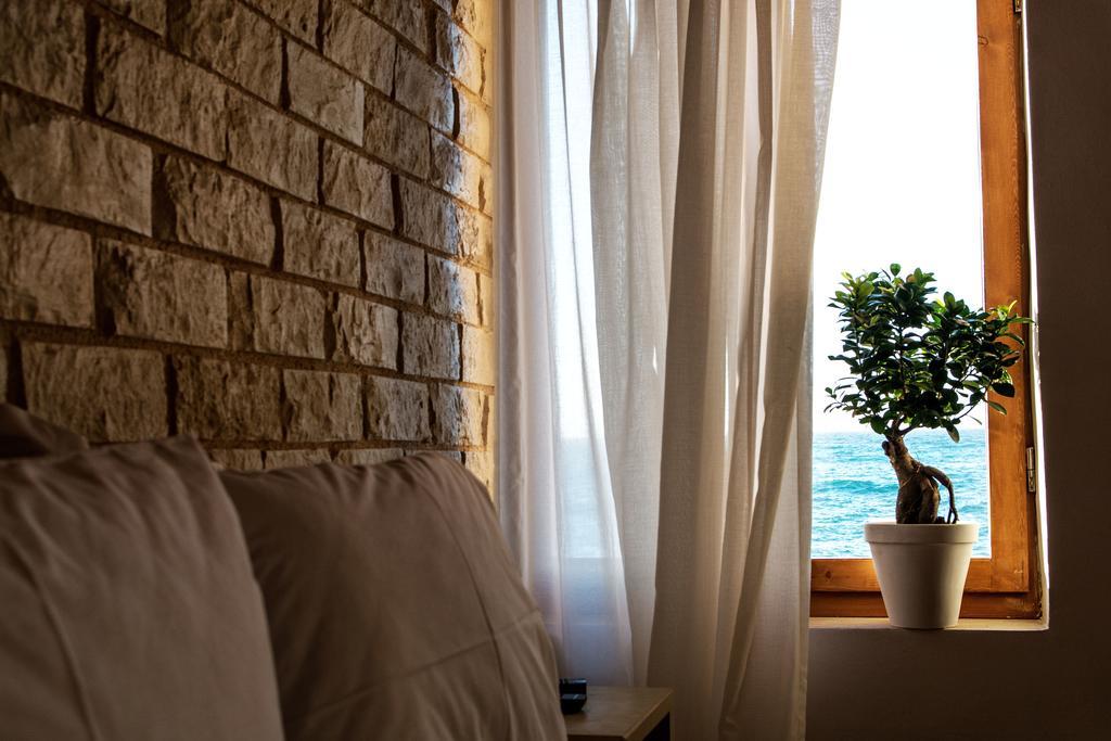 Ocean Waves Hotel Chania  Buitenkant foto