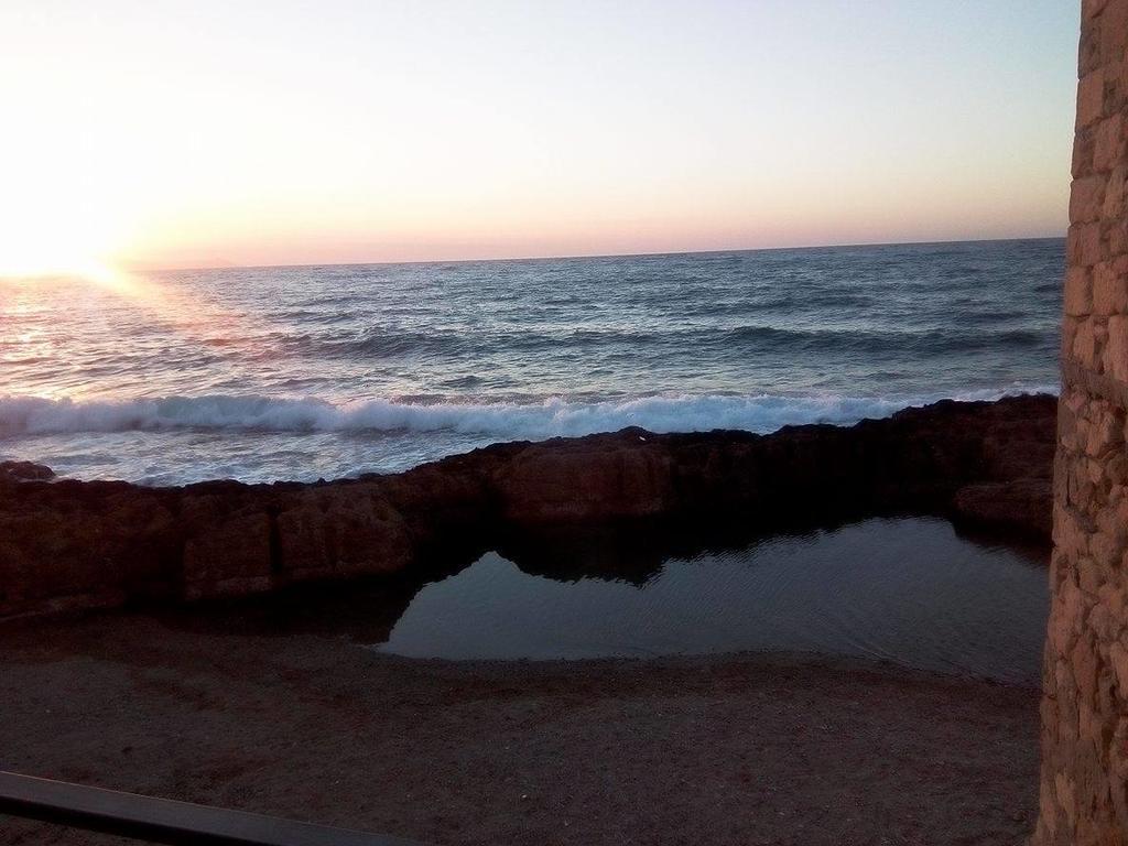 Ocean Waves Hotel Chania  Buitenkant foto