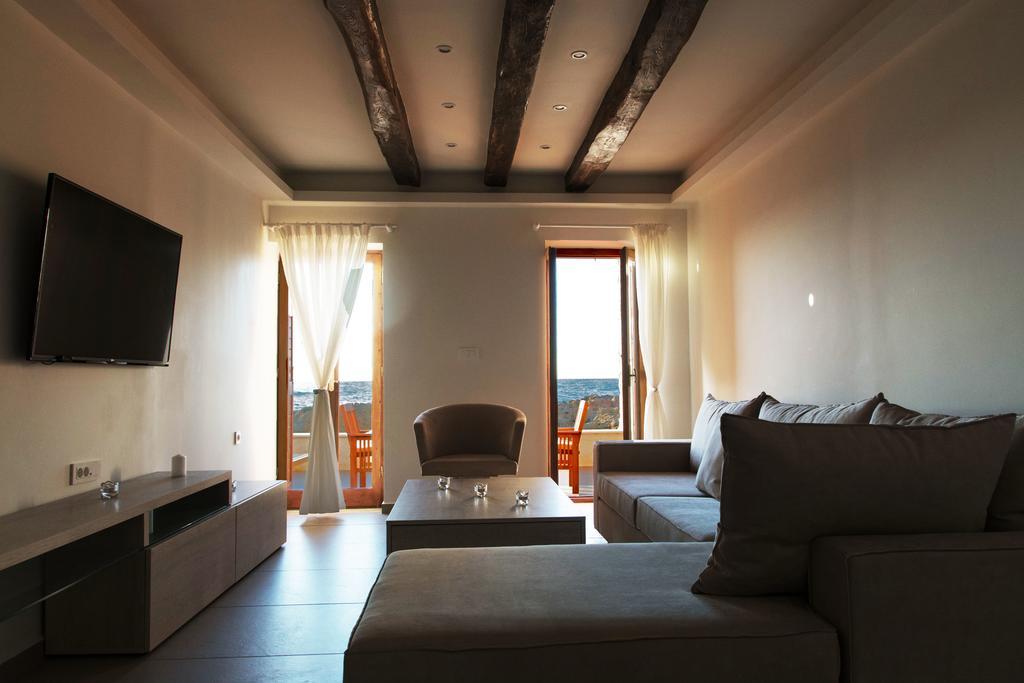 Ocean Waves Hotel Chania  Buitenkant foto