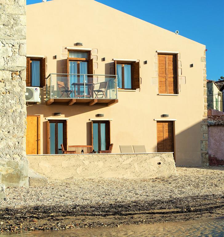 Ocean Waves Hotel Chania  Buitenkant foto